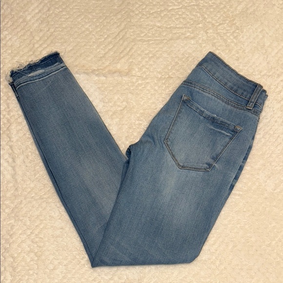 👖 EUC Refuge Skinny Leg Jeans – Medium Blue Wash, Size 2 - Picture 8 of 9